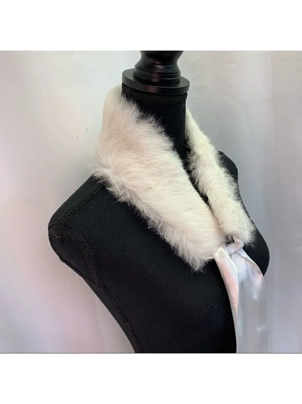 DANIER Ivory white rabbit fur ribbon collar